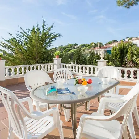 Sleeps 7 *